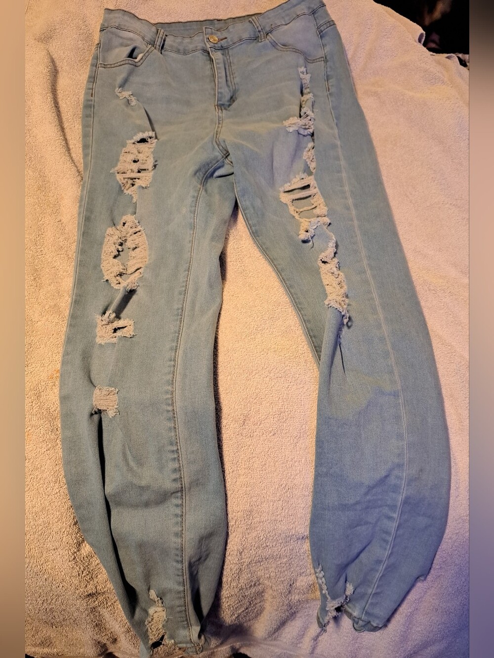 Light Wash Ripped Skinny Jeans for Women